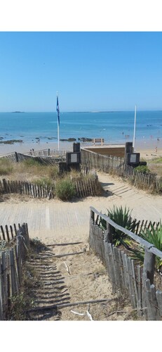 T1BIS sleeps 4 DIRECT PLAGE DE Bonne Source