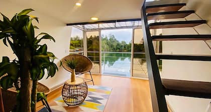 Romantic houseboat in nature and enjoy the simplicity of this quiet accommodation