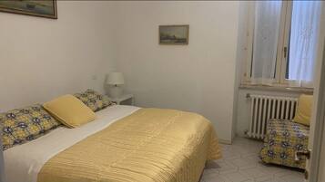 3 Schlafzimmer, Schreibtisch, Bügeleisen/Bügelbrett, WLAN