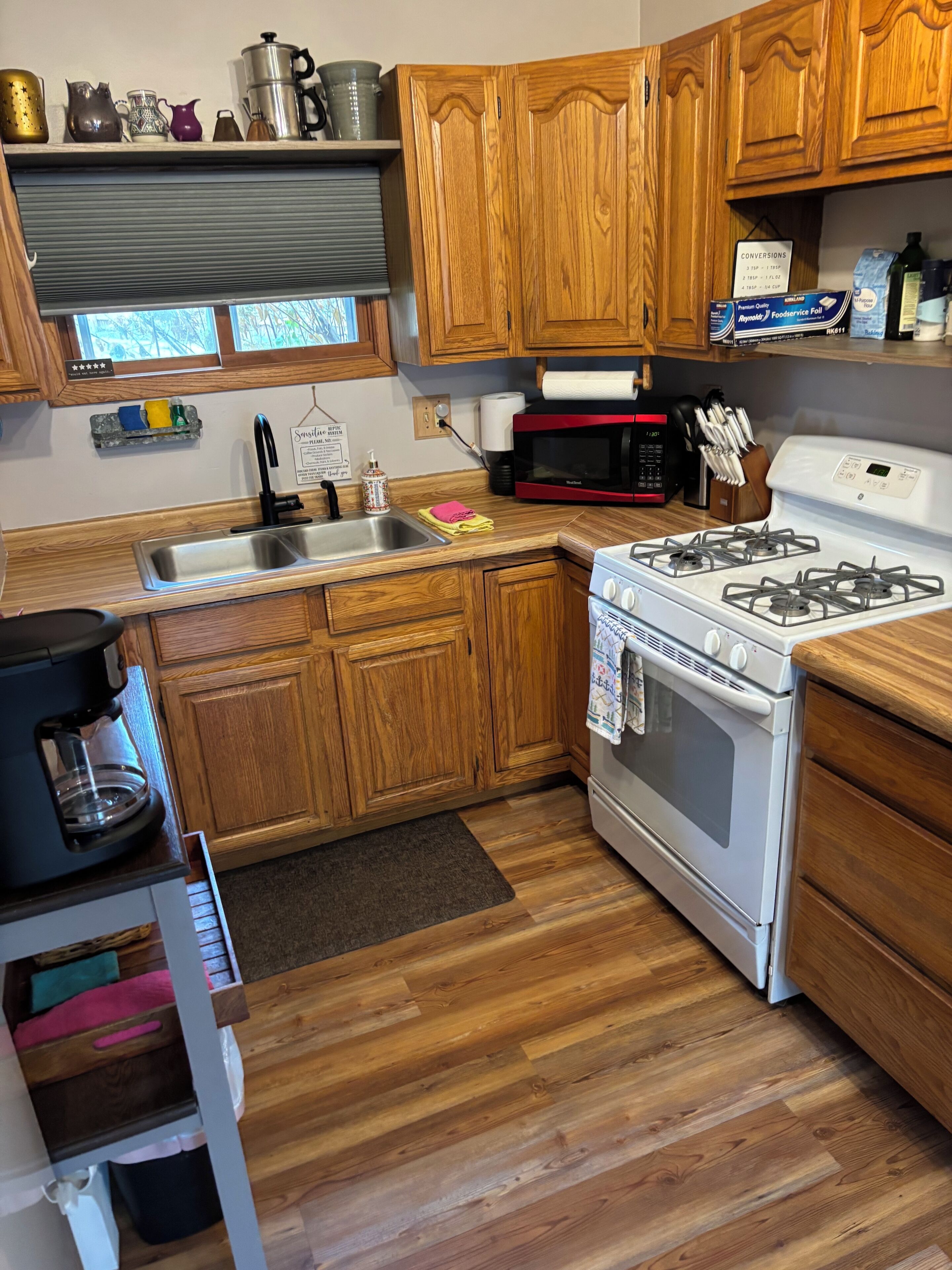 Kylskåp, mikrovågsugn, ugn och spishäll