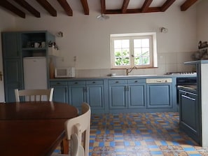 Micro-ondes, four, plaque de cuisson, lave-vaisselle