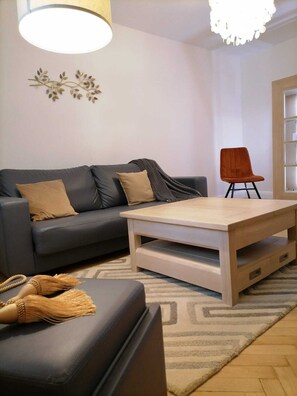 Smart TV - Beautiful apartment - North area of Bucharest, perfect for business or tourism  (București)