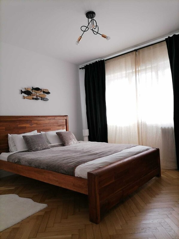 2 bedrooms, iron/ironing board, free WiFi, bed sheets
