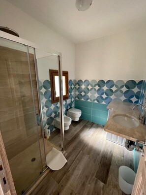 Doccia, asciugacapelli, bidet