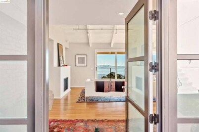 Berkeley Hills: Stunning Views & Luxury Home, Fab Location, Hiking Trails & City