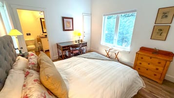 2 bedrooms, pillowtop beds, travel crib, free WiFi