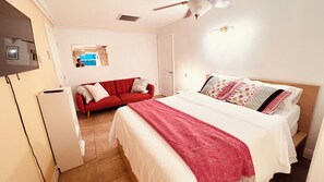 2 bedrooms, in-room safe, desk, iron/ironing board - AmazingRiverfrontUnit/DreamDockYard/KayakFishingLakeChains/NearDisney/HideCity  (Kissimmee)