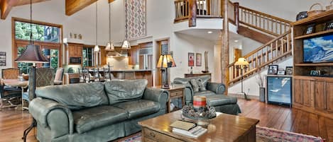 TV, fireplace