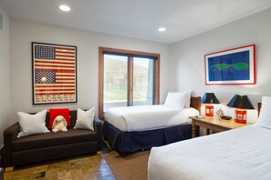 4 bedrooms, iron/ironing board, WiFi, bed sheets