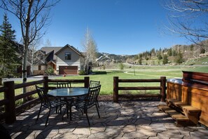 Outdoor dining - Deer Lake Village at Deer Valley Resort - Four Bedroom Condo with Hot Tub #2477 (Park City)