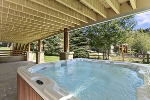 Outdoor spa tub - Solamere Drive Home at Deer Valley Resort - 6 Bedroom Home with Hot Tub #3220 (Park City)