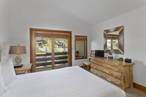 6 bedrooms, iron/ironing board, WiFi, bed sheets