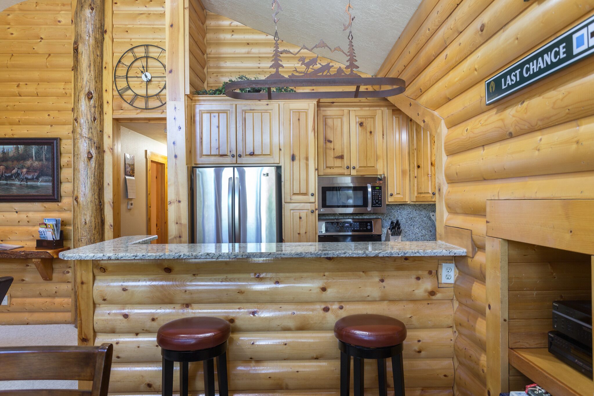 Kühlschrank, Mikrowelle, Ofen, Wasserkocher mit Kaffee-/Teezubehör