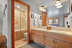 Shower, hair dryer, towels - Greyhawk at Deer Valley Resort - Two Bedroom Condo with Hot Tub #12 (Park City)