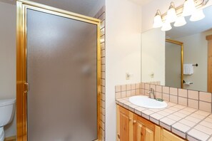 Shower, hair dryer, towels - Comstock Lodge at Deer Valley Resort - Two Bedroom Condo with Hot Tub #202 (Park City)