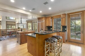 Frigorifero, microonde, forno, lavastoviglie