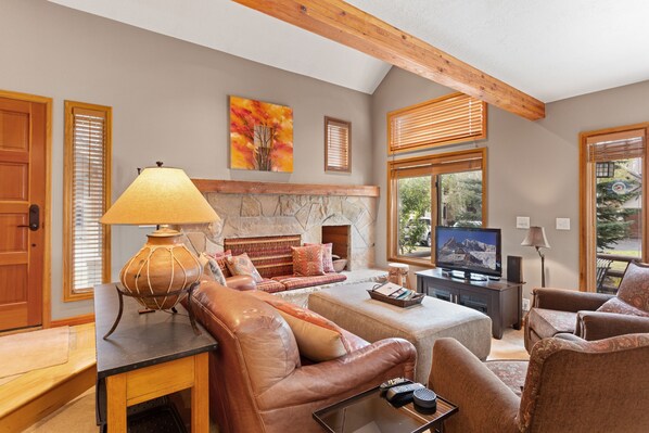 TV, fireplace - Deer Lake Village at Deer Valley Resort - Three Bedroom Condo with Loft and Hot Tub #2473 by RedAwning (Park City)