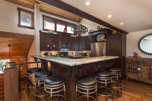 Fridge, microwave, dishwasher, coffee/tea maker