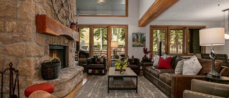 Télévision, cheminée