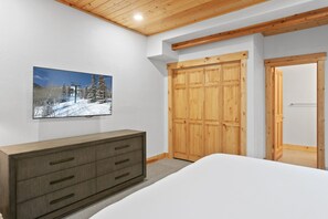 3 bedrooms, iron/ironing board, WiFi, bed sheets - Bristlecone at Deer Valley Resort - Three Bedroom Condo with Hot Tub #201 by RedAwning (Park City)