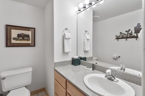 Shower, hair dryer, towels - Boulder Creek at Deer Valley Resort - Three Bedroom Condo with Hot Tub #1119 (Park City)