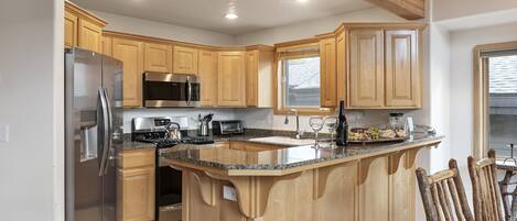 Kühlschrank, Mikrowelle, Ofen, Geschirrspüler