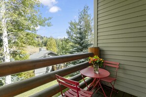 Outdoor dining - Boulder Creek at Deer Valley Resort - Three Bedroom Condo with Hot Tub #1119 (Park City)