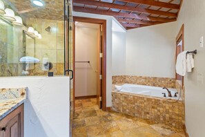 Shower, hair dryer, towels - Pinnacle at Deer Valley Resort - Four Bedroom Condo with Hot Tub #1470 (Park City)