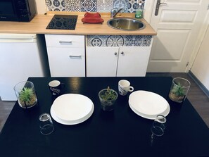 Fridge, microwave, stovetop, coffee/tea maker