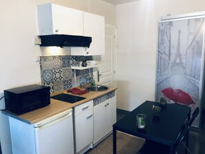 Fridge, microwave, stovetop, coffee/tea maker