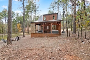 Exterior - Three Wildflowers Cabin - cozy retreat for up to 6 (Broken Bow)