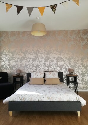 1 bedroom, iron/ironing board, travel crib, WiFi