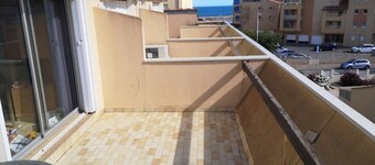 T1 27m2 air-conditioned with 15m2 sea-view terrace