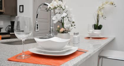 Spacious Luxe 1 Bedroom Getaway