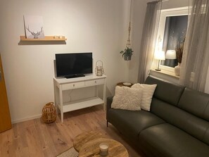 Smart-TV, Kamin, Tischfußball, Tischtennisplatte