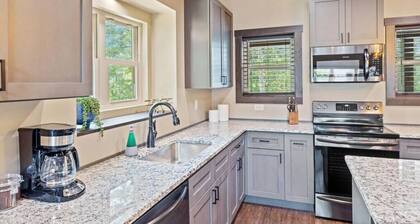 Gorgeous 4BR Cabin with Hot Tub!