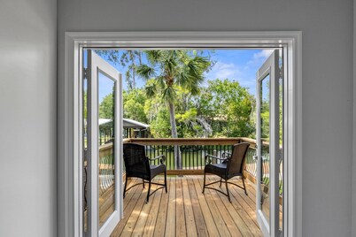Discover Tranquility by the Riverside - Your Perfect Getaway Awaits!