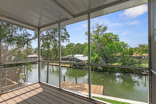 Discover Tranquility by the Riverside - Your Perfect Getaway Awaits!