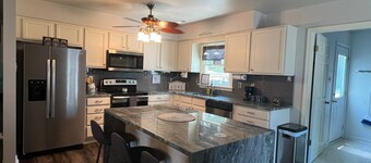 Clean, Quiet, & Cozy Ashland Home 