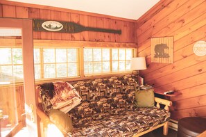 TV, books - The Sunfish - Historic Early 1900s 1-Bedroom  Log Cabin (Hines)