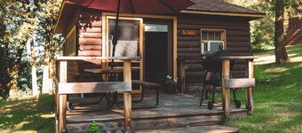The Sunfish - Historic Early 1900s 1-Bedroom  Log Cabin