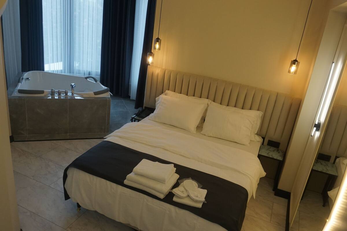 In-room safe, desk, iron/ironing board, free WiFi