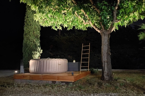 Bain à remous extérieur