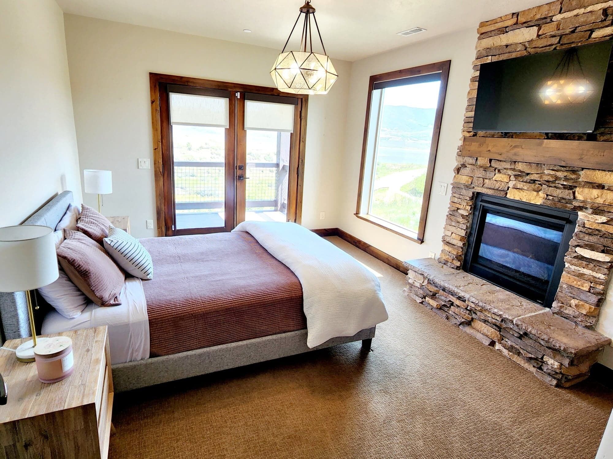 4 bedrooms, desk, iron/ironing board, travel crib