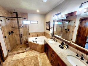 Shower, jetted bath, hair dryer, towels - Luxury Deer Valley East Retreat with Stunning Lake Views - 1.5 miles from slopes (Heber City)