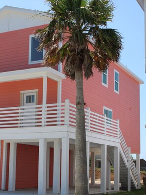 Exterior - Tickled pink home with an ocean view (Port Aransas)