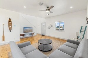 Smart TV, video games - Tickled pink home with an ocean view (Port Aransas)