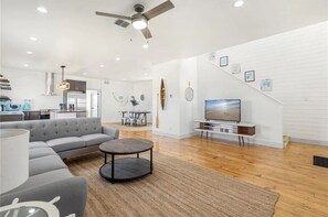 Smart TV, video games - Tickled pink home with an ocean view (Port Aransas)