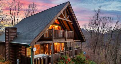 Peaceful Smoky Mountain Escape with Stunning Views and Hot Tub