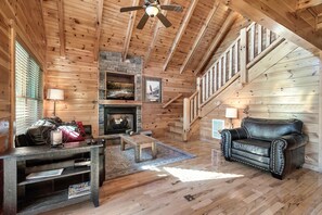 Smart TV, chimenea y videojuegos 